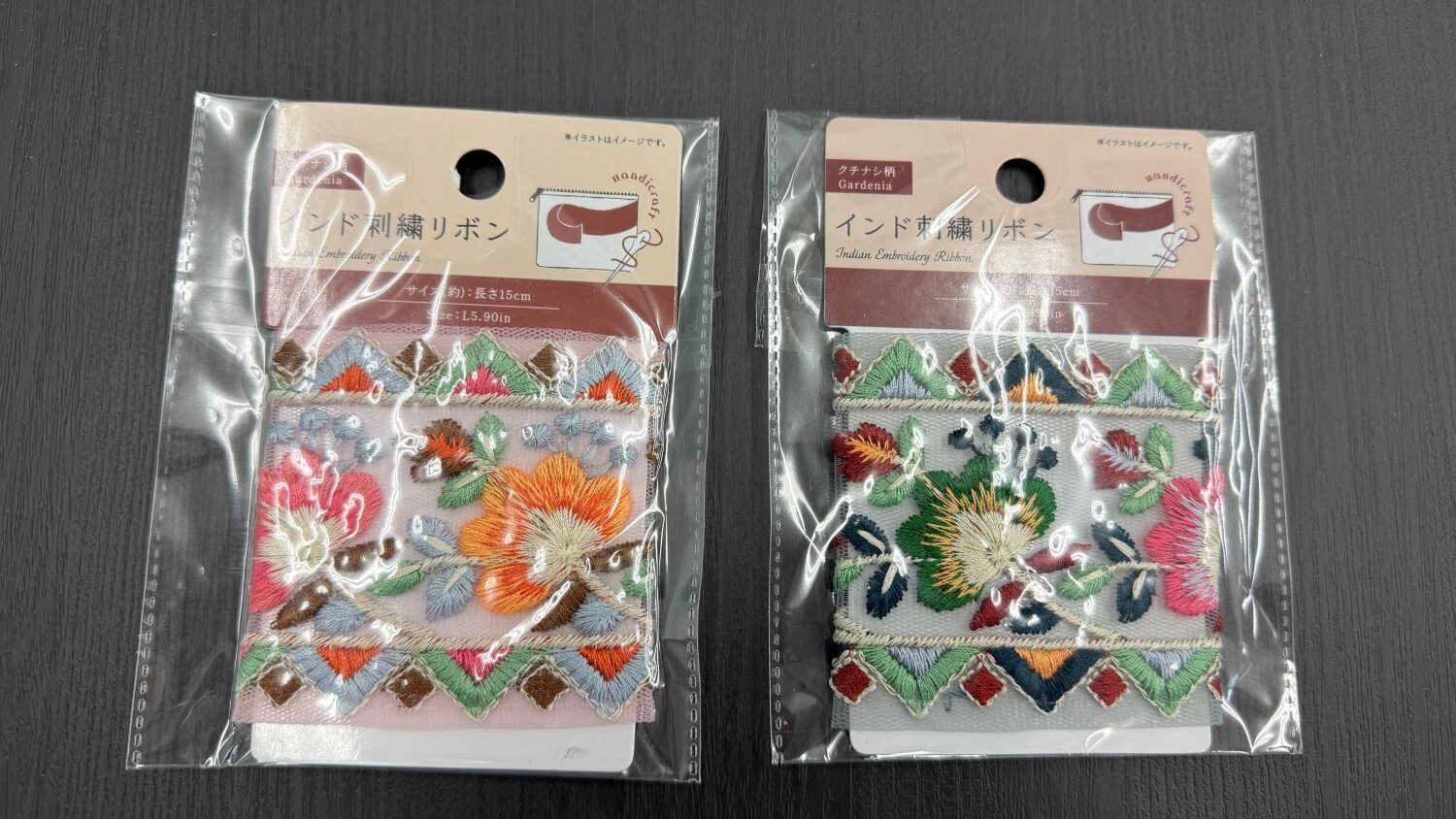 ダイソーのインド刺繍リボンクチナシ柄42198